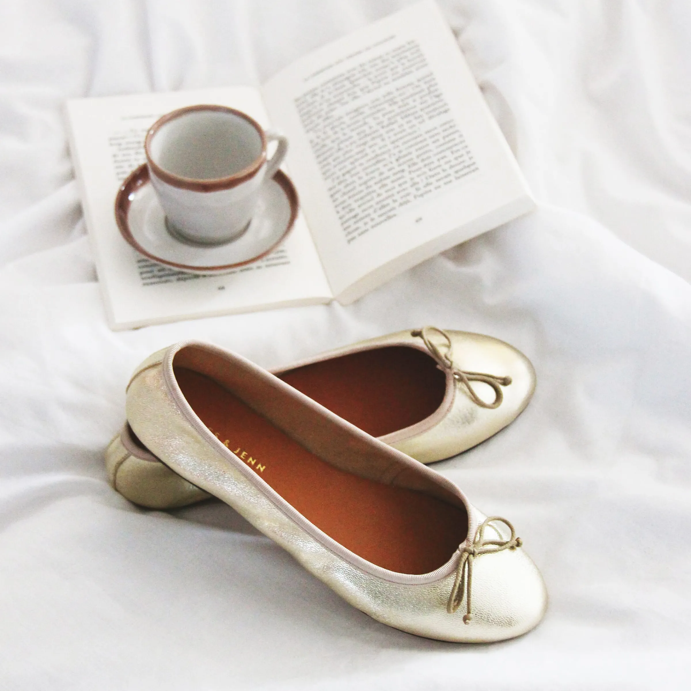 ballerines_classiques_cuir_dor_2.webp Femme JULES & JENN Ballerines & Babies | Ballerines classiques cuir