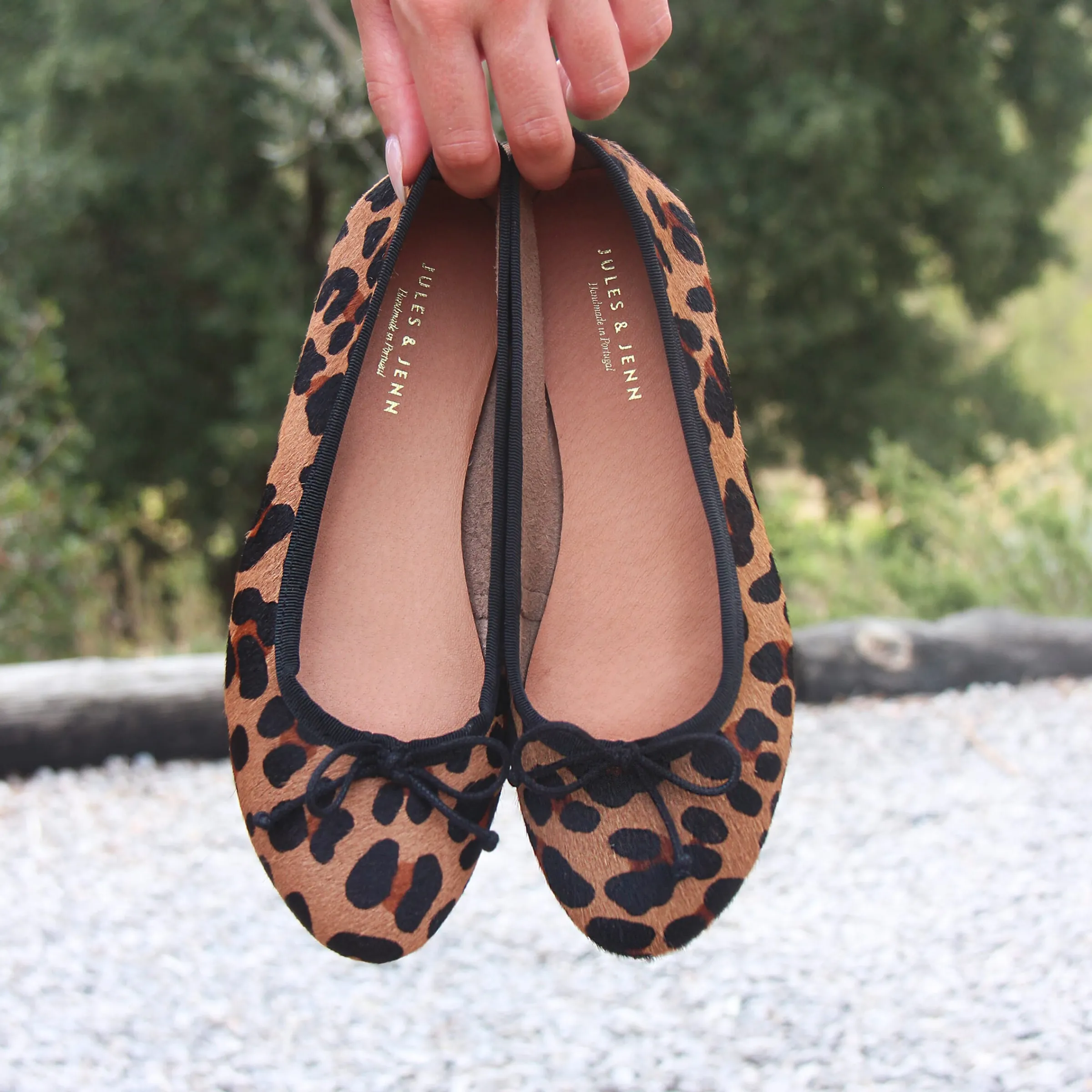 ballerines_classiques_cuir_lopard_2.webp Femme JULES & JENN Ballerines & Babies | Ballerines classiques cuir