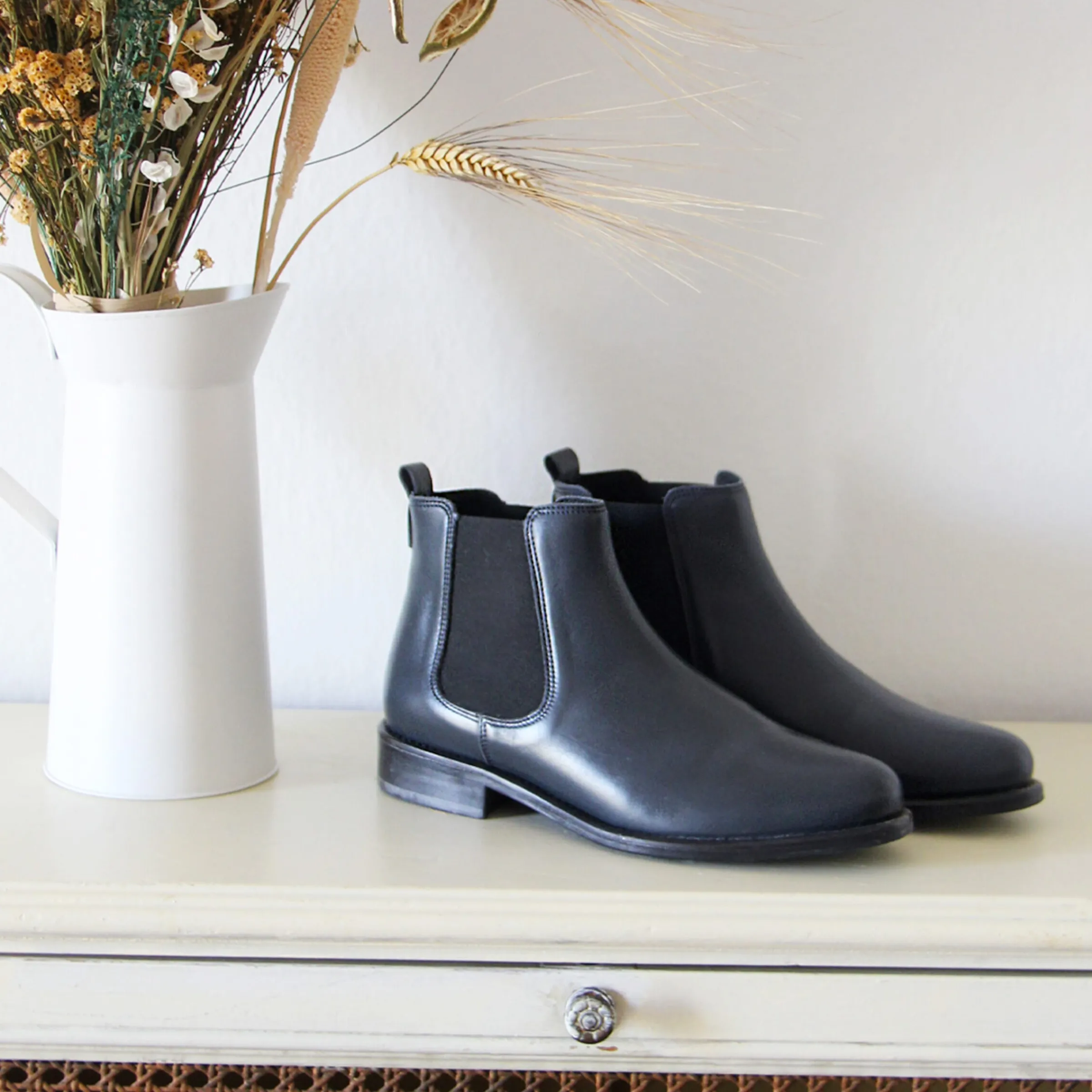 bottines_chelsea_cuir_noir_2.webp Femme JULES & JENN Bottines & Bottes | Bottines Chelsea cuir