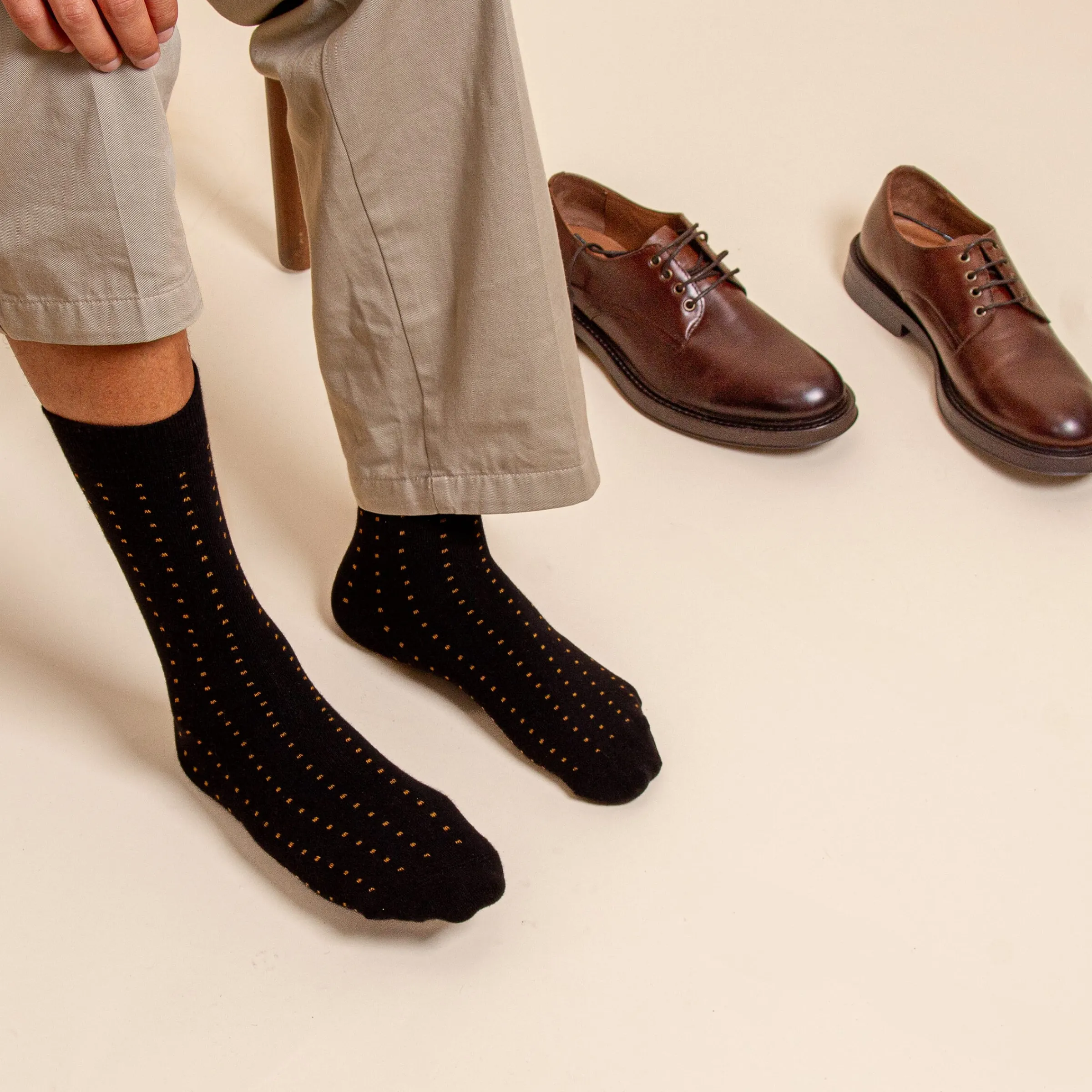 Homme JULES & JENN Chaussettes | Chaussettes mini pois coton noir cognac