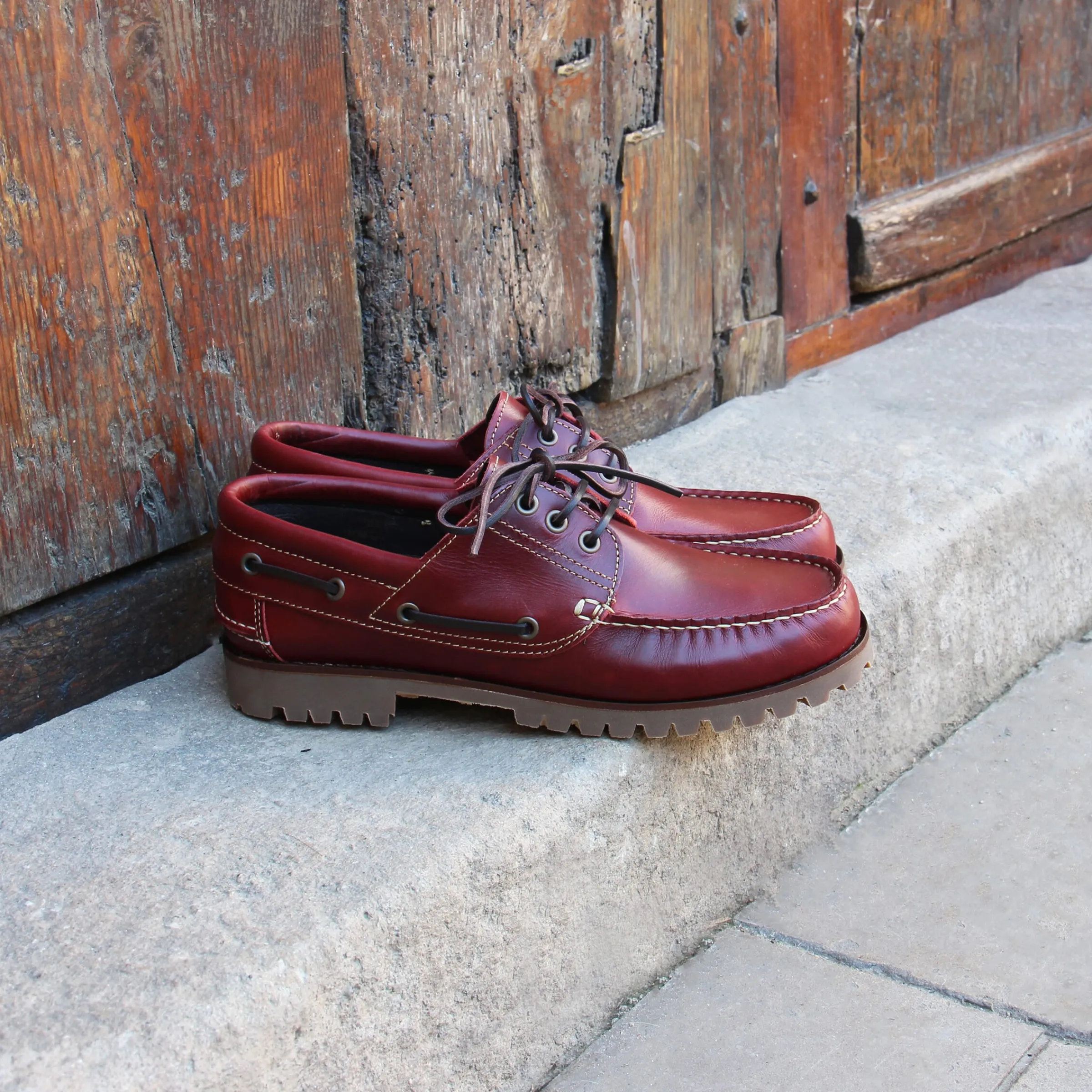 chaussures_bateau_crampons_bordeaux_2.webp Homme JULES & JENN Fins De Série Solidaires | Chaussures bateau crampons