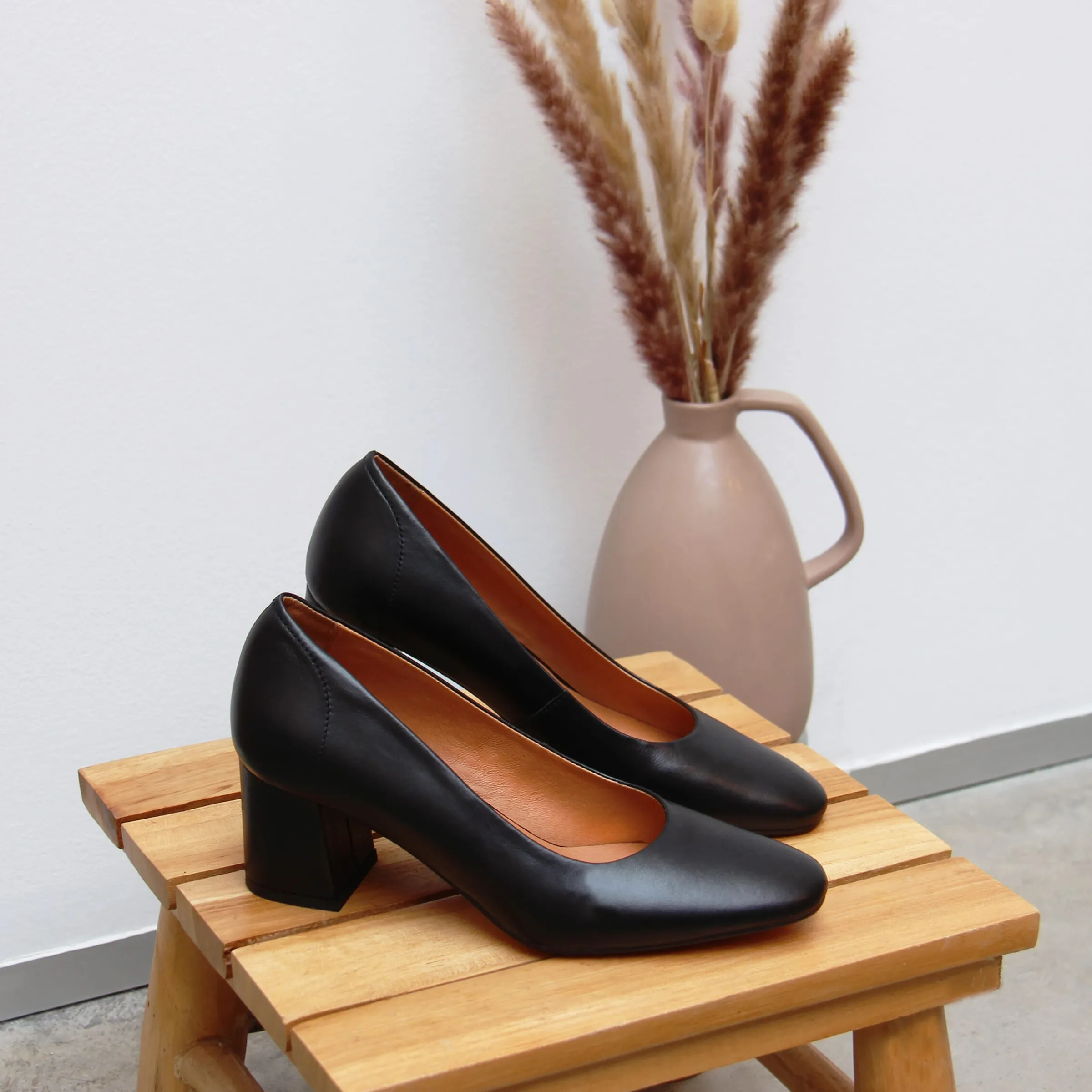 escarpins_rtro_cuir_noir_2.webp Femme JULES & JENN Escarpins | Escarpins rétro cuir