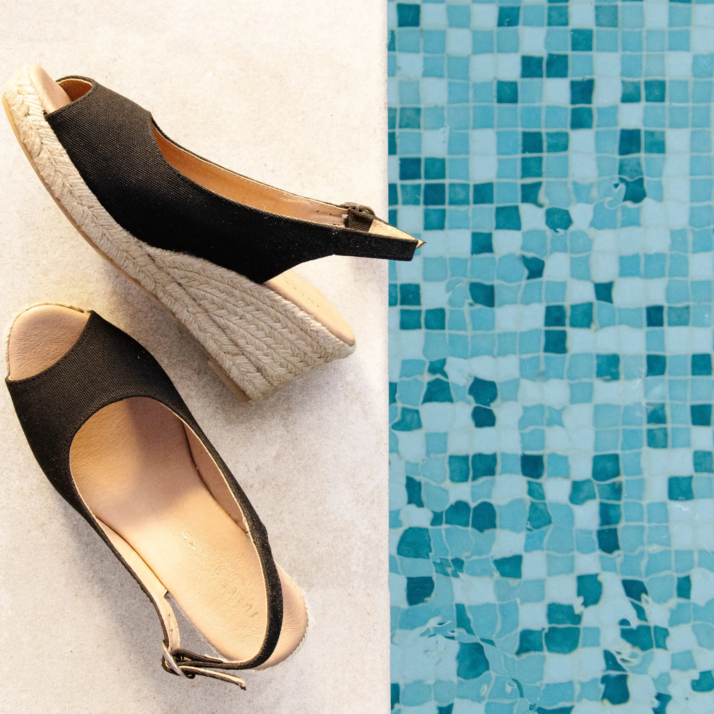 espadrilles_slingback_recycles_noires_2.webp Femme JULES & JENN Dressing Recyclé | Sandales | Espadrilles slingback recyclées es