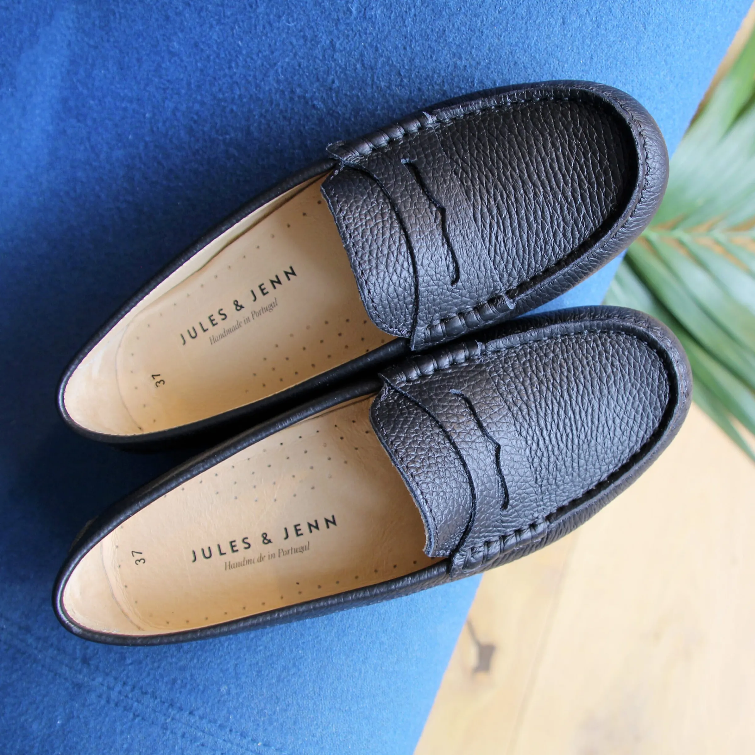 mocassins_cuir_grain_noir_2.webp Femme JULES & JENN Mocassins & Derbies | Mocassins cuir grainé