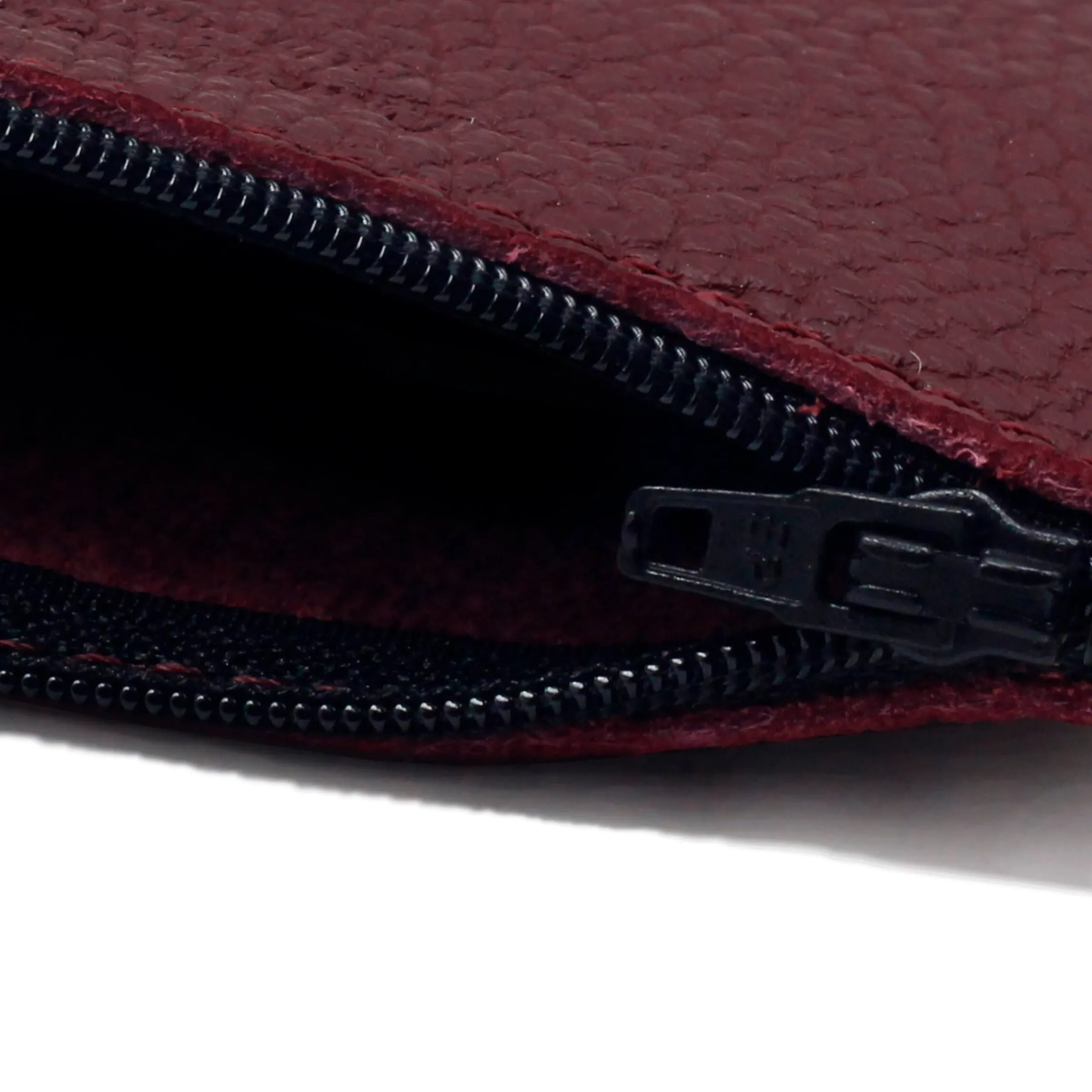 pochette_cuir_grain_upcycl_bordeaux__petit_modle_2.webp Femme JULES & JENN Dressing Recyclé | Pochettes | Pochette cuir grainé upcyclé - Petit modèle