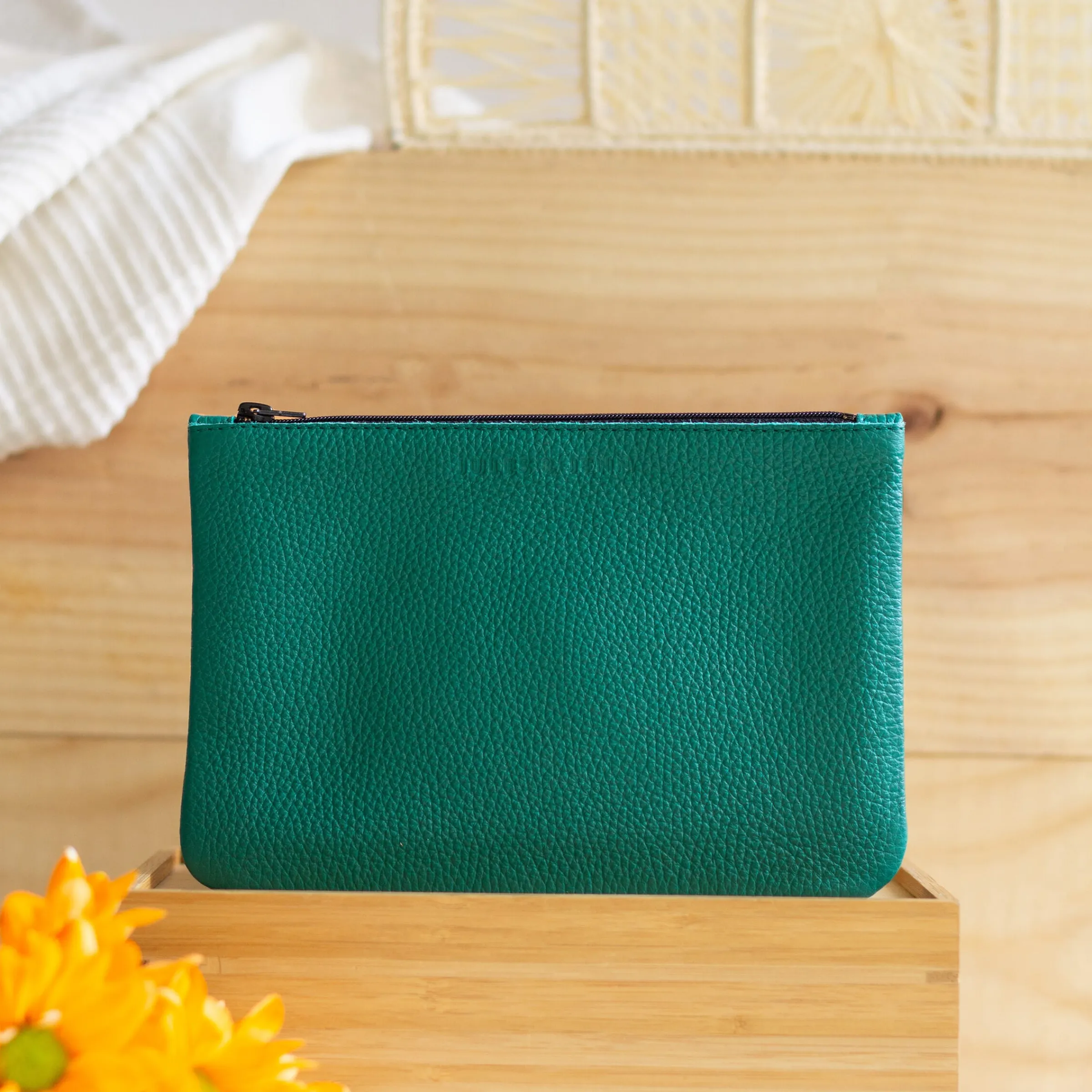 Femme JULES & JENN Dressing Recyclé | Pochettes | Pochette cuir upcyclé grainé vert