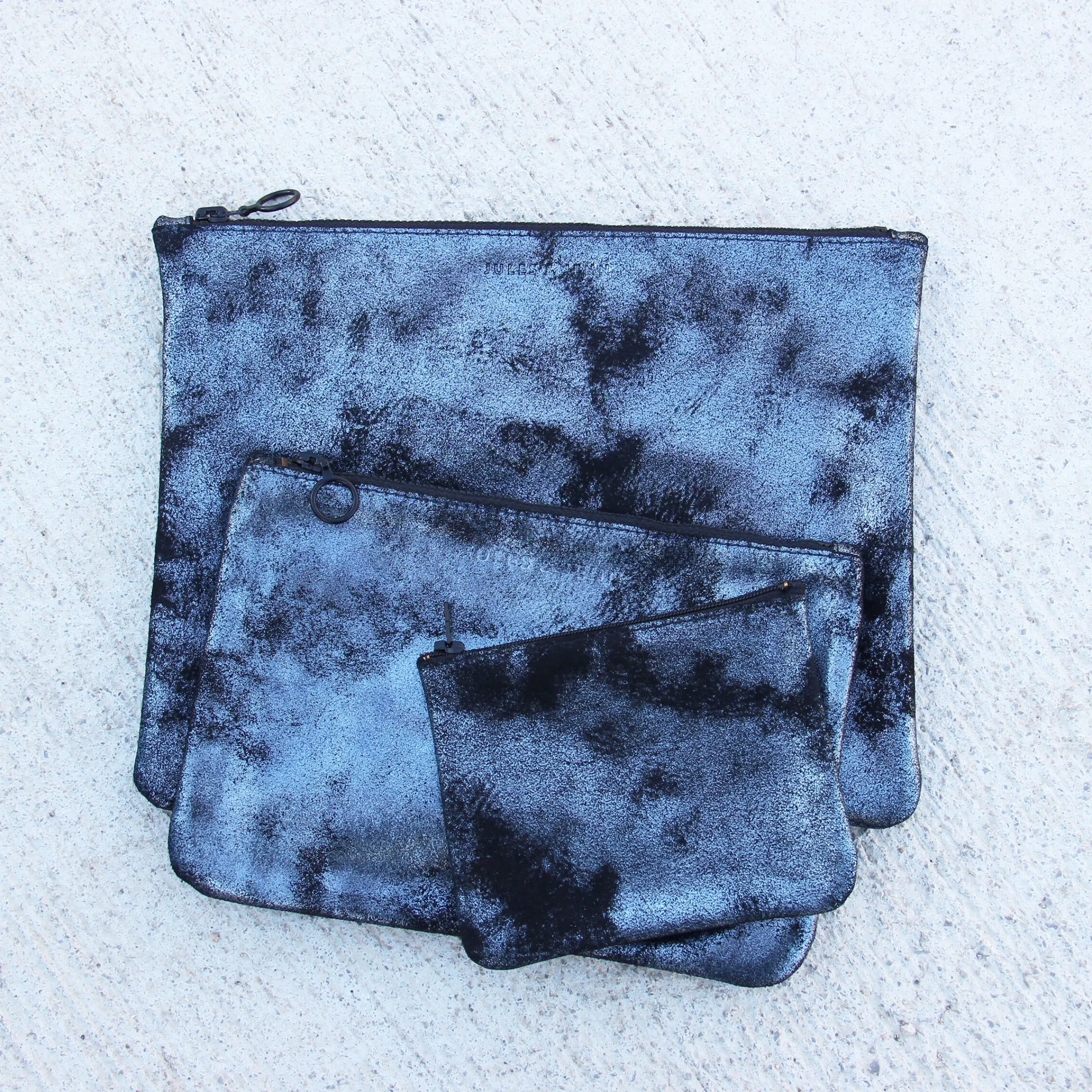 Femme JULES & JENN Dressing Recyclé | Pochettes | Pochette cuir upcyclé noir irisé