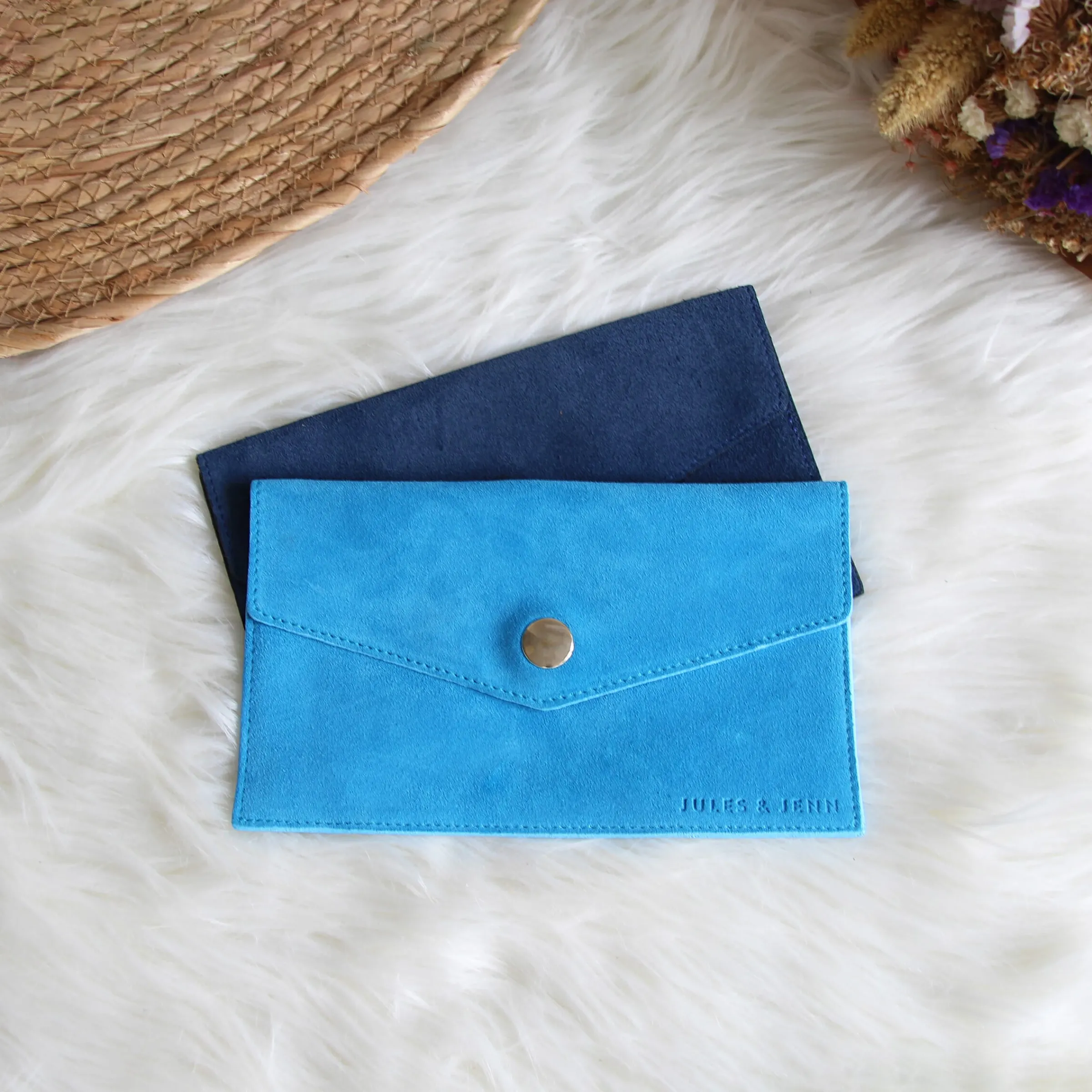 Femme JULES & JENN Dressing Recyclé | Pochettes | Pochette enveloppe cuir upcyclé bleu