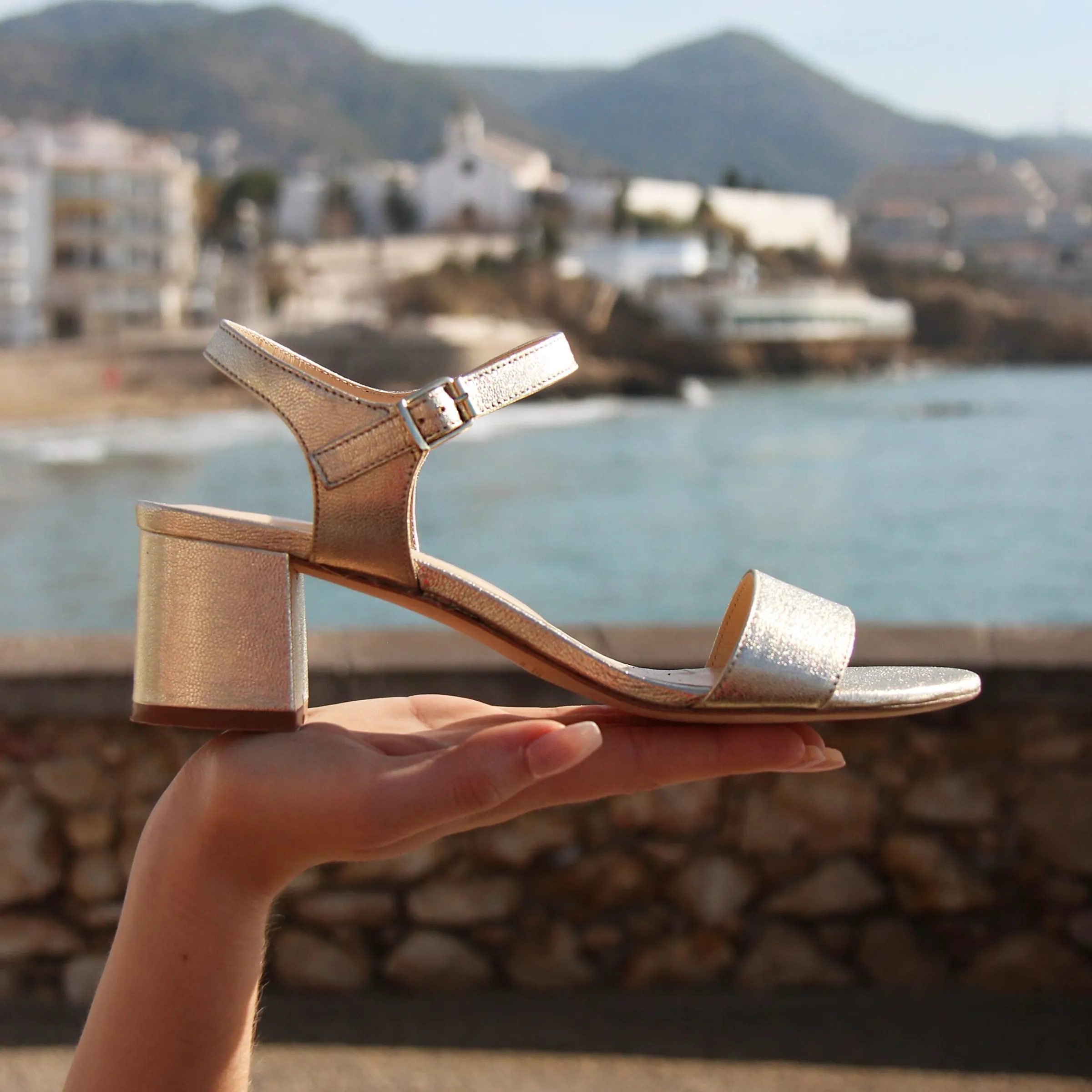 sandales_moyen_talon_cuir_dor_2.webp Femme JULES & JENN Sandales | Sandales moyen talon cuir